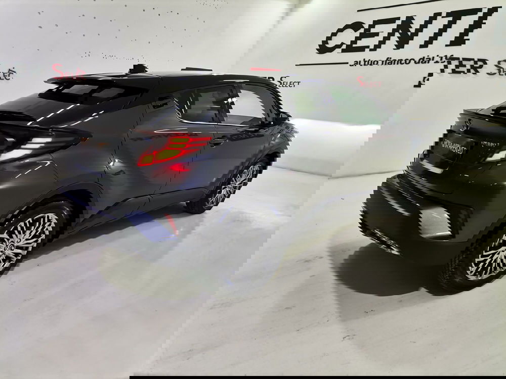 Toyota Toyota C-HR nuova a Salerno (6)