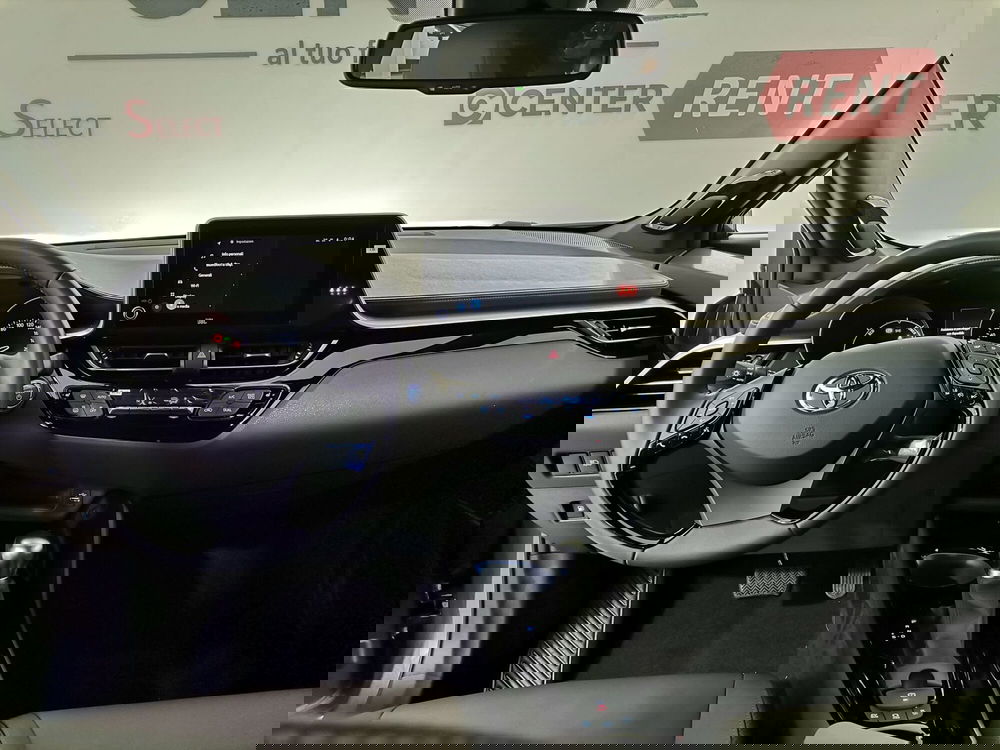 Toyota Toyota C-HR nuova a Salerno (7)