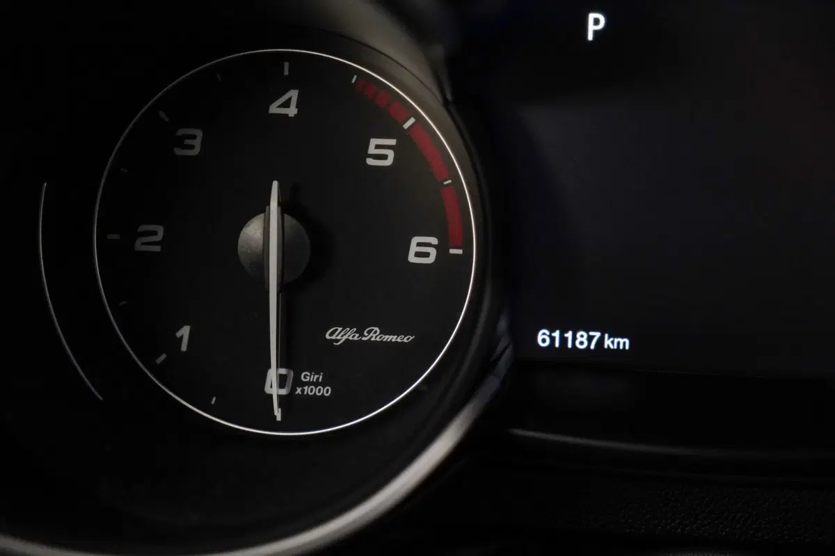 Alfa Romeo Stelvio usata a Varese (10)