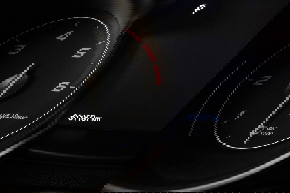 Alfa Romeo Stelvio usata a Varese (10)