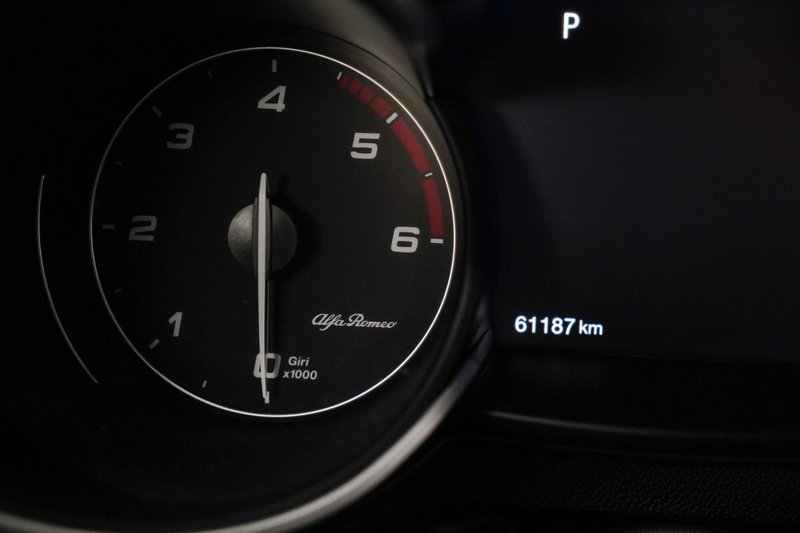 Alfa Romeo Stelvio usata a Varese (10)