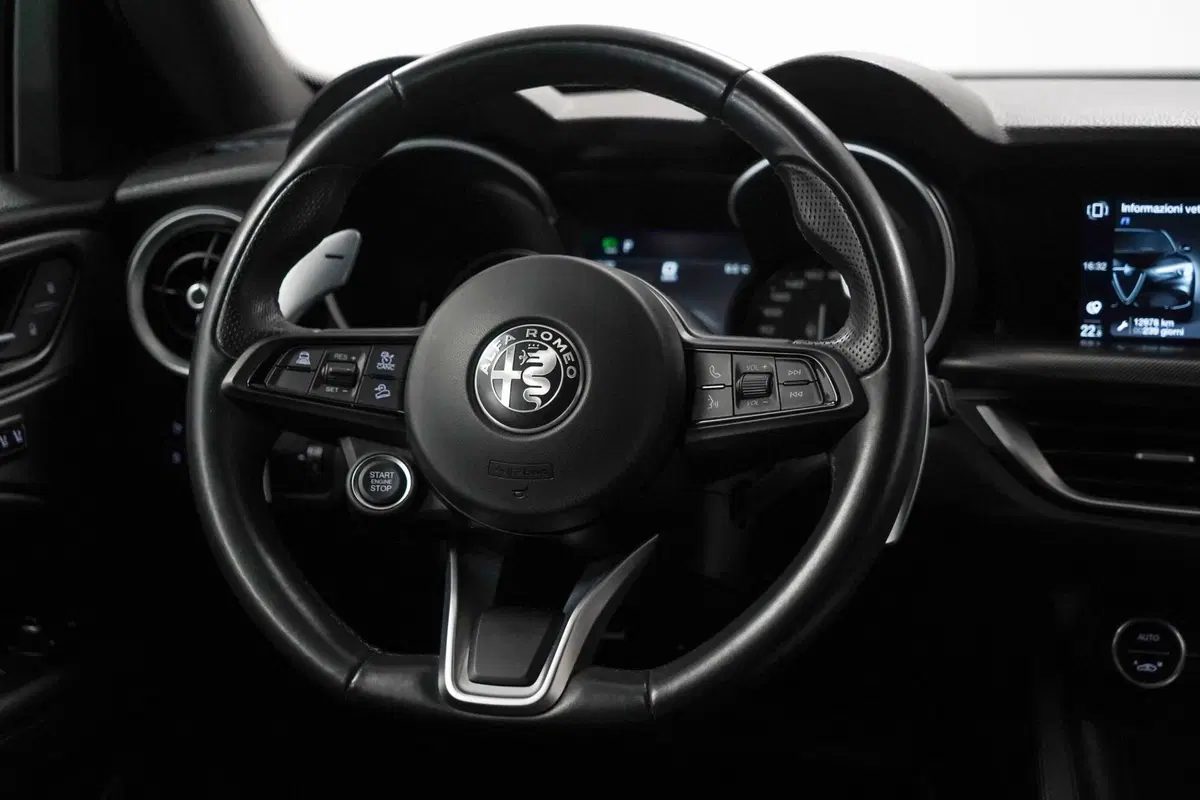 Alfa Romeo Stelvio usata a Varese (12)