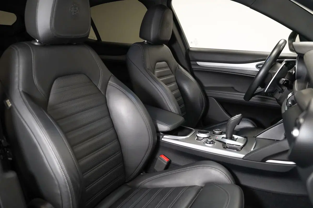 Alfa Romeo Stelvio usata a Varese (13)