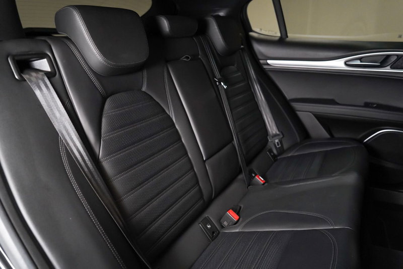 Alfa Romeo Stelvio usata a Varese (14)