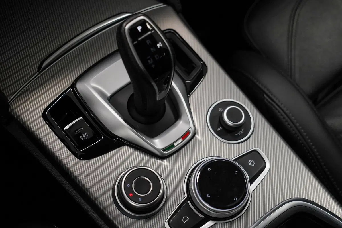 Alfa Romeo Stelvio usata a Varese (19)