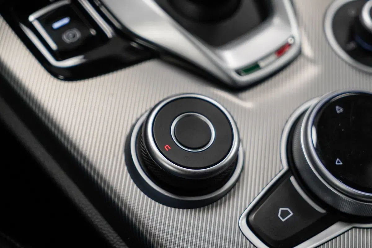 Alfa Romeo Stelvio usata a Varese (20)