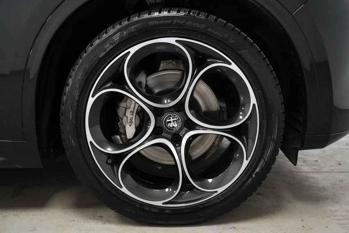 Alfa Romeo Stelvio usata a Varese (7)