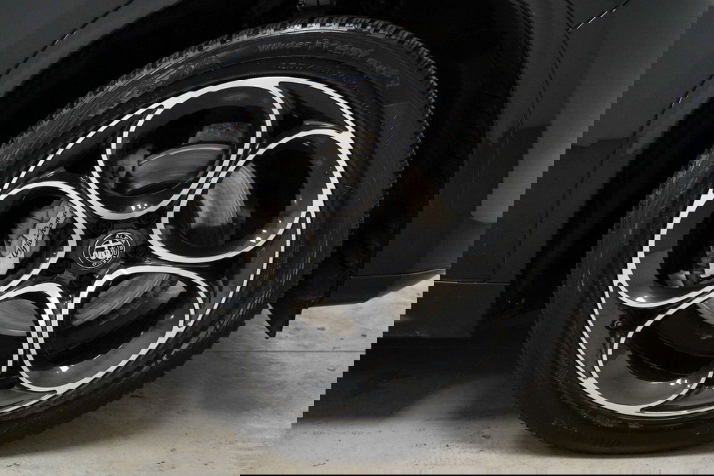 Alfa Romeo Stelvio usata a Varese (7)