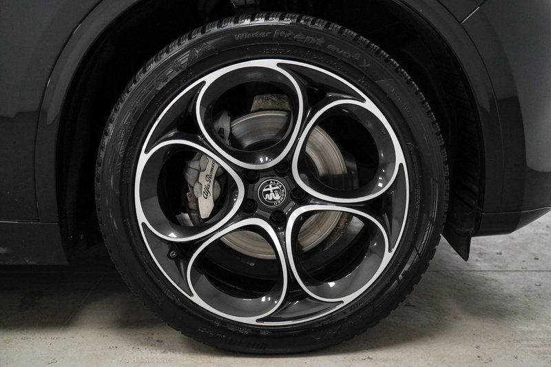 Alfa Romeo Stelvio usata a Varese (7)