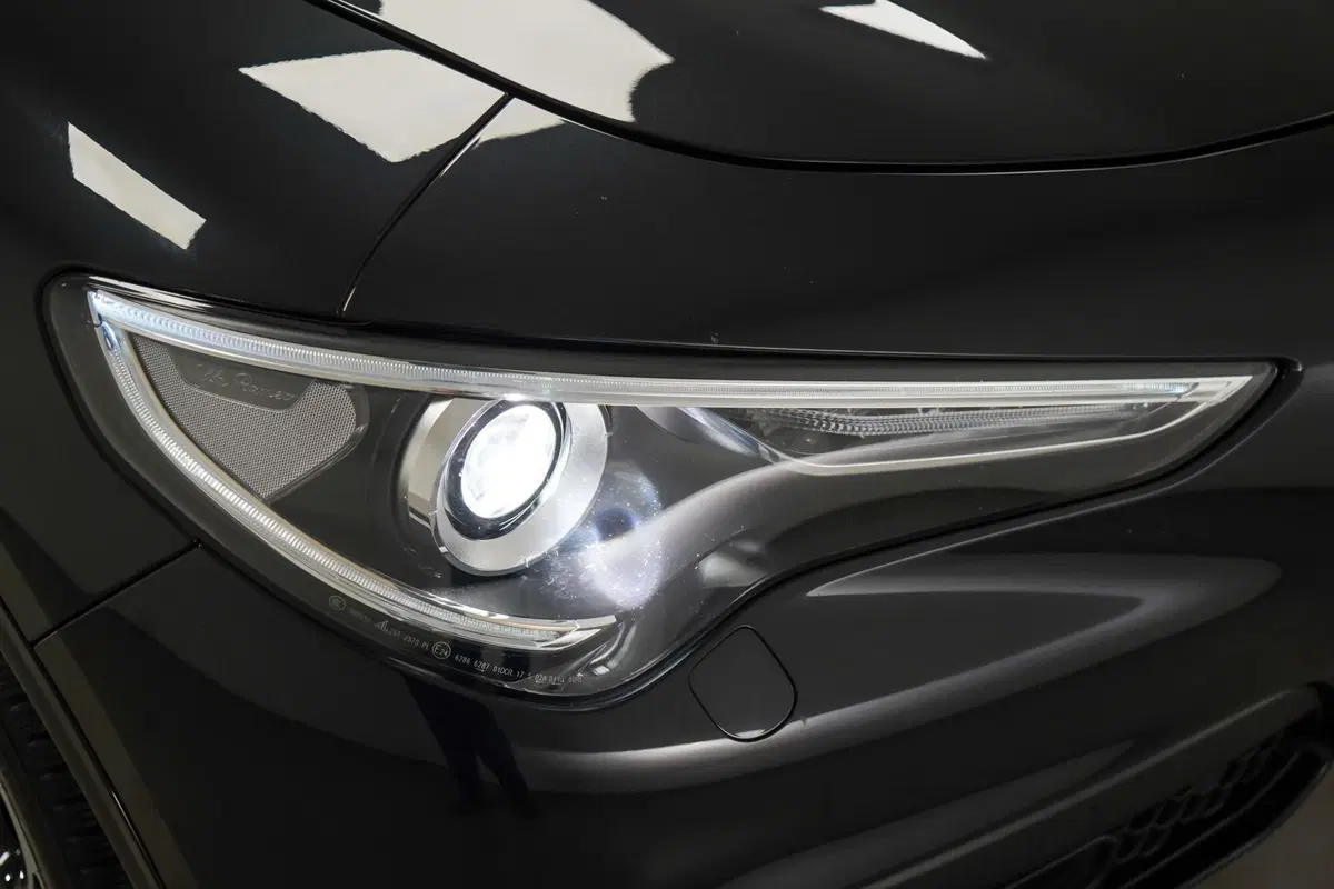 Alfa Romeo Stelvio usata a Varese (8)