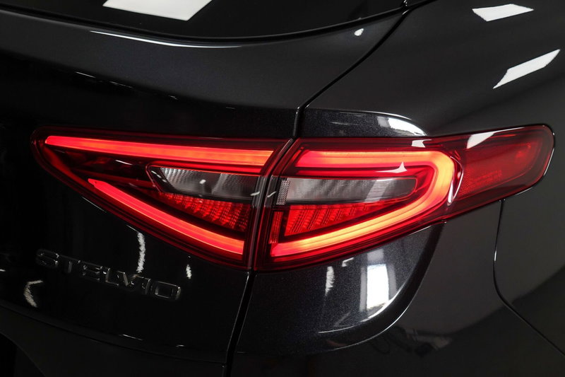 Alfa Romeo Stelvio usata a Varese (9)