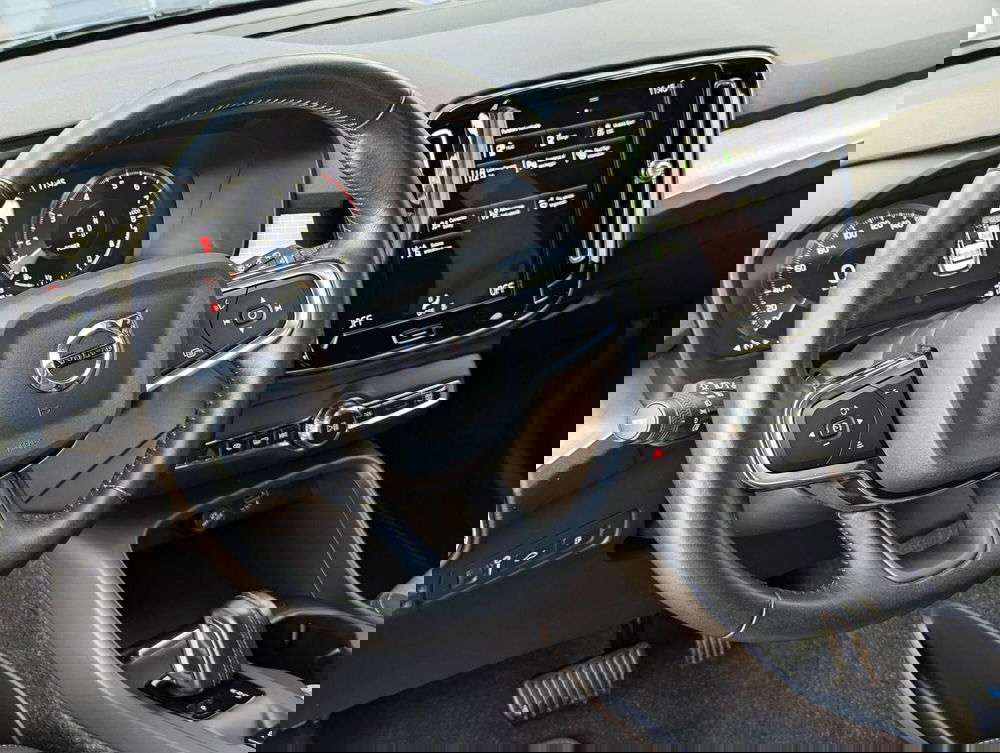 Volvo XC40 usata a Pescara (11)