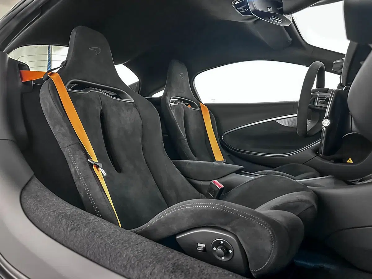 McLaren Artura Coupé nuova a Milano (12)