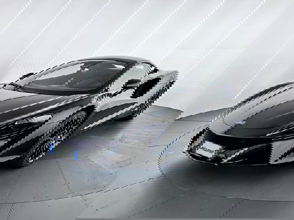 McLaren Artura Coupé nuova a Milano (3)