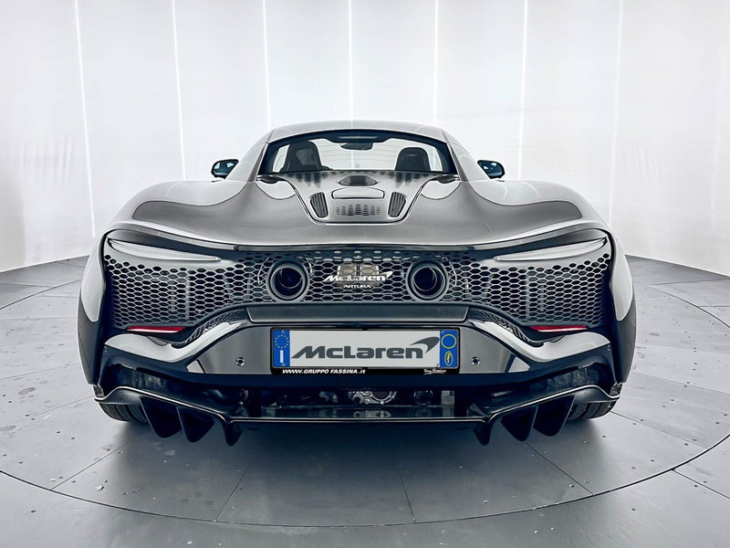 McLaren Artura Coupé nuova a Milano (5)