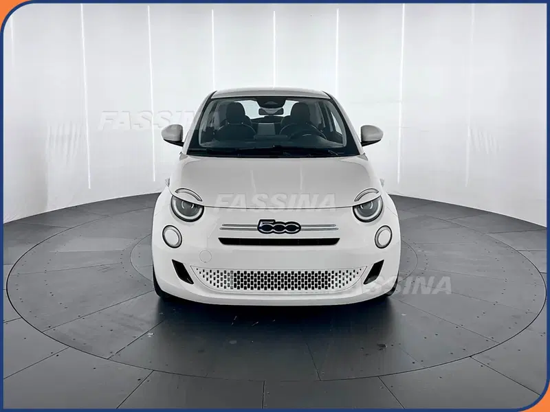 Fiat 500 nuova a Milano (2)