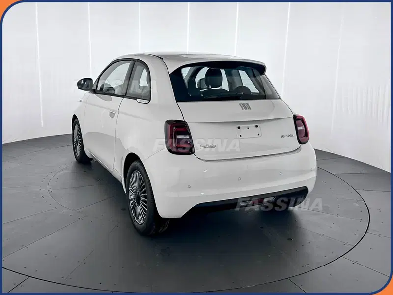 Fiat 500 nuova a Milano (4)