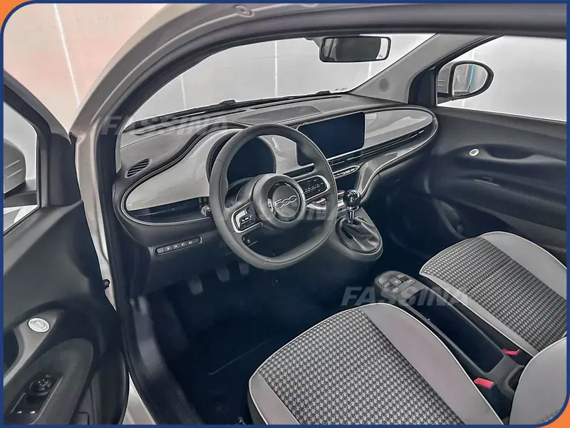Fiat 500 nuova a Milano (9)