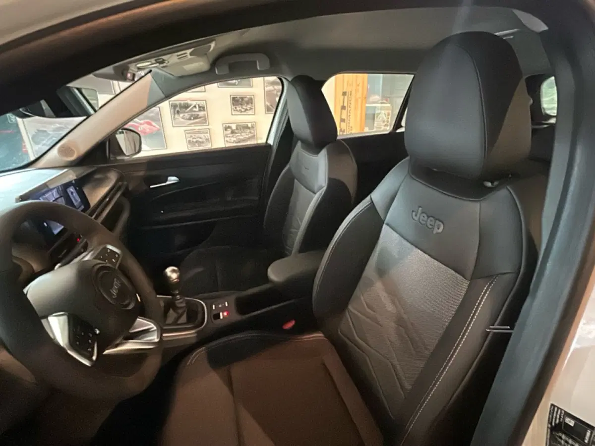 Jeep Avenger nuova a Bergamo (20)