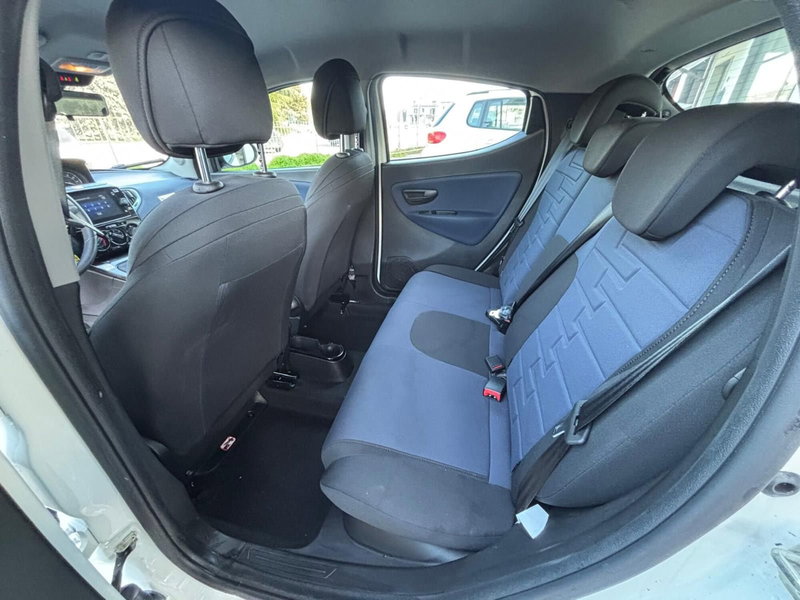 Lancia Ypsilon usata a Teramo (11)