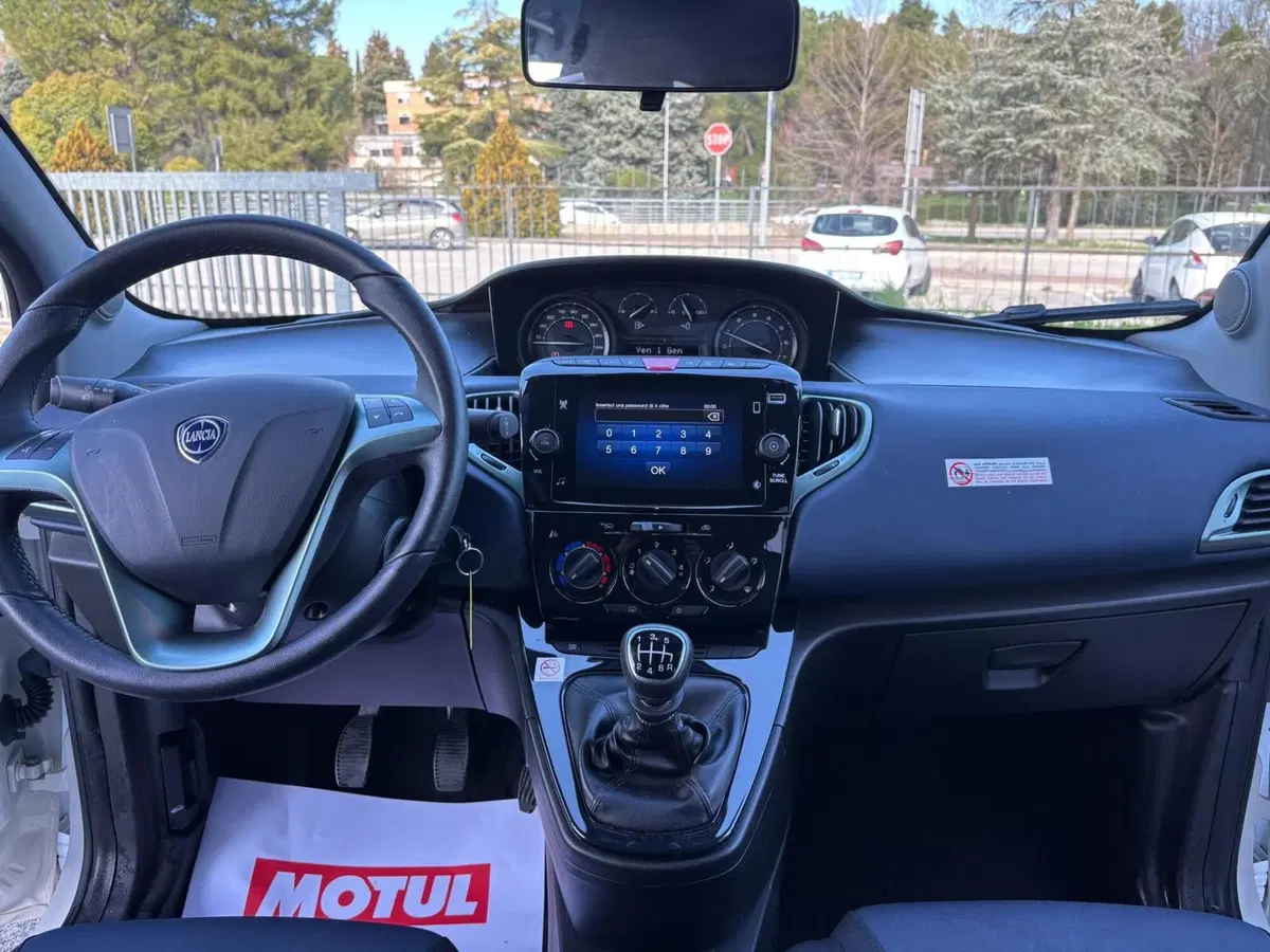 Lancia Ypsilon usata a Teramo (7)