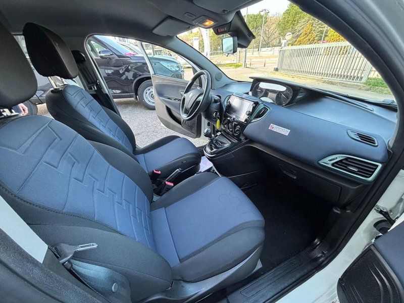 Lancia Ypsilon usata a Teramo (9)