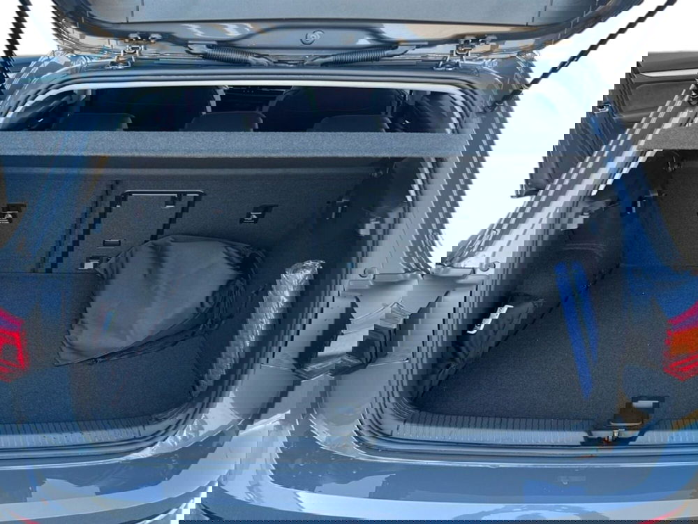 Volkswagen Golf nuova a Siena (12)