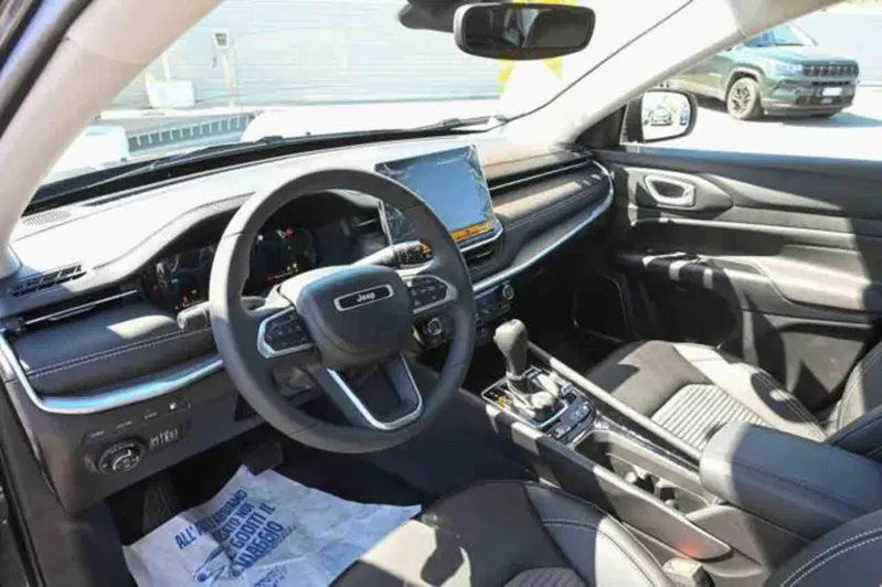 Jeep Compass nuova a Torino (12)