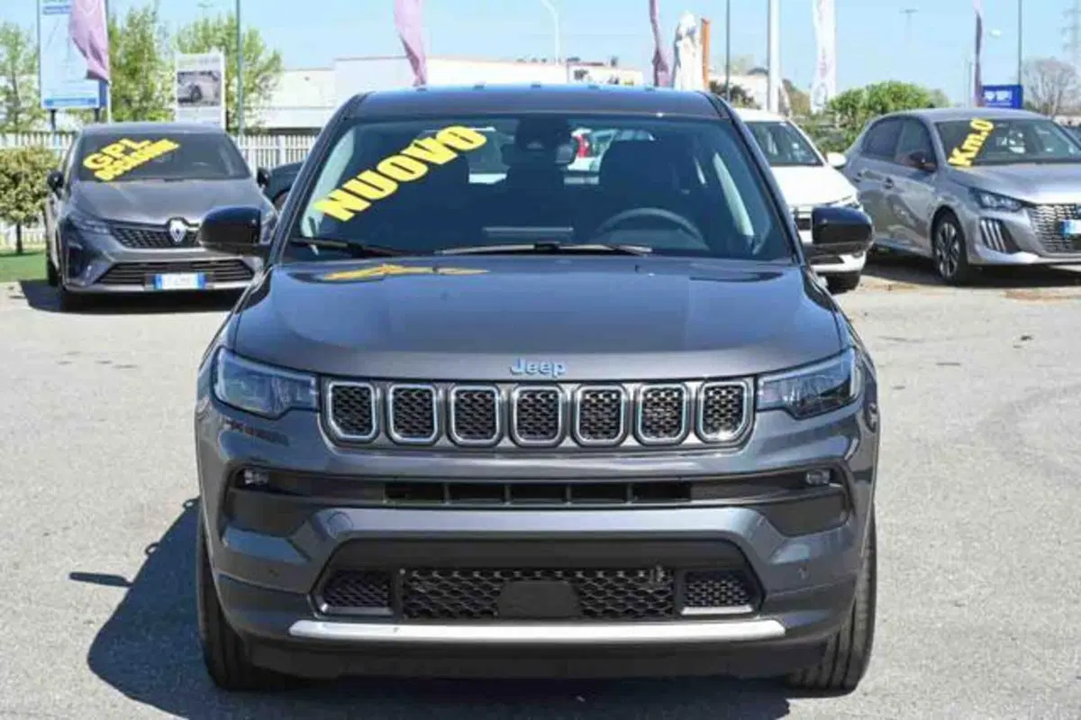 Jeep Compass nuova a Torino (2)