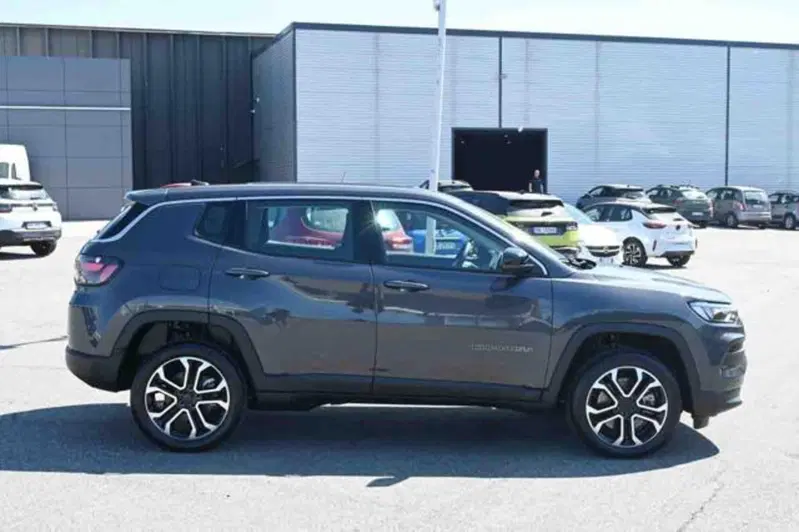 Jeep Compass nuova a Torino (4)