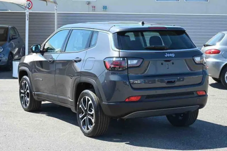 Jeep Compass nuova a Torino (7)