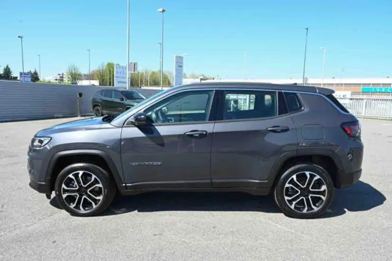 Jeep Compass nuova a Torino (8)