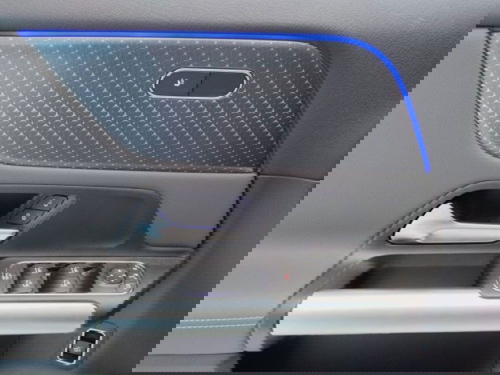 Mercedes-Benz EQA usata a Teramo (15)