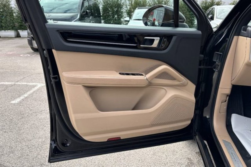 Porsche Cayenne usata a Latina (12)