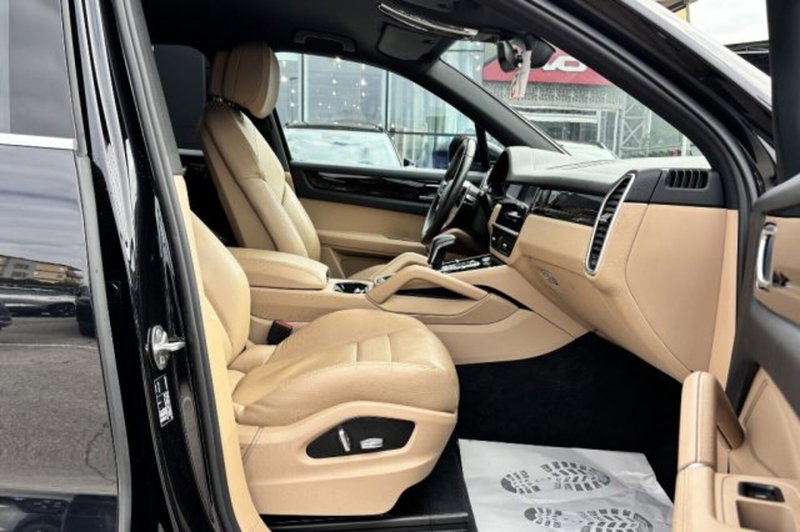 Porsche Cayenne usata a Latina (8)