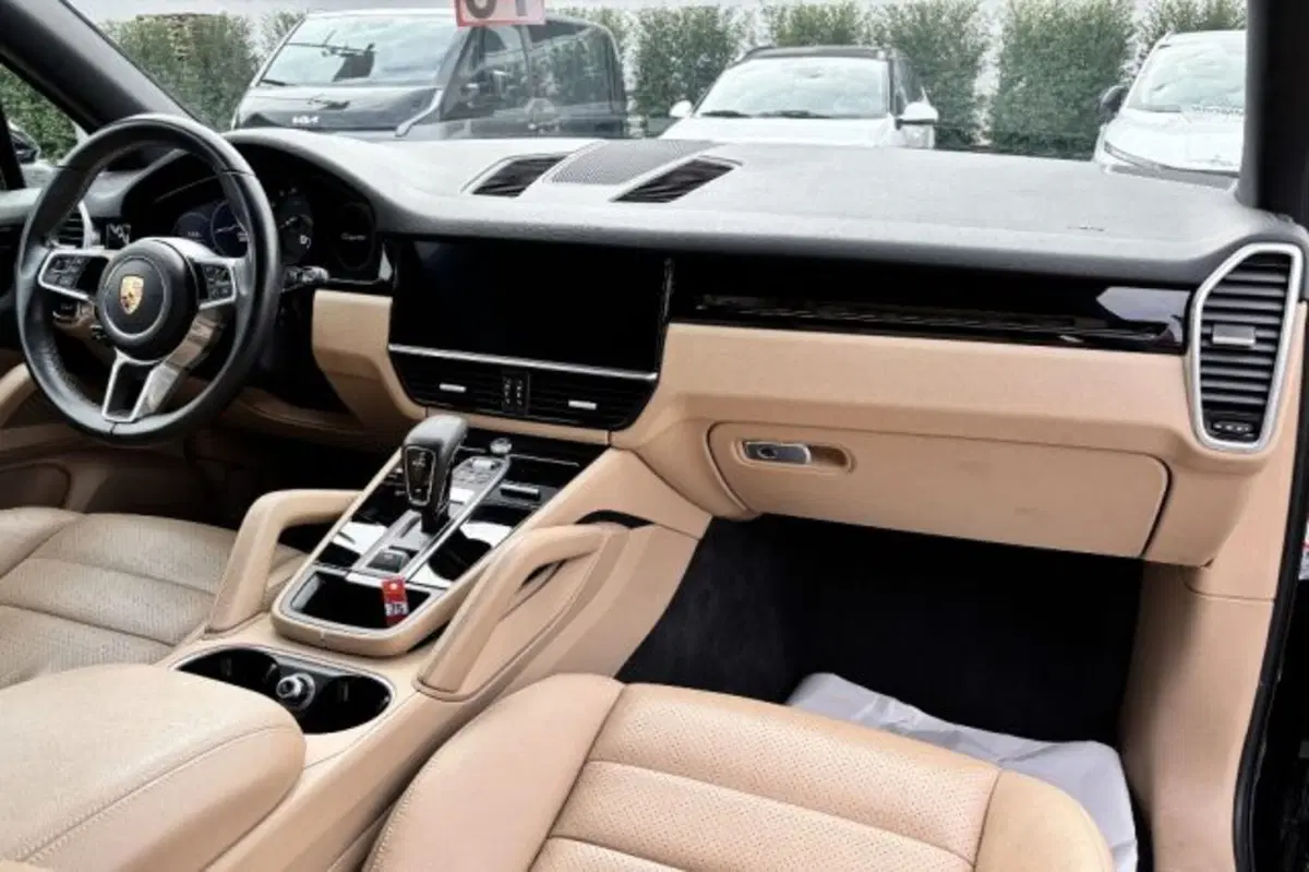Porsche Cayenne usata a Latina (9)