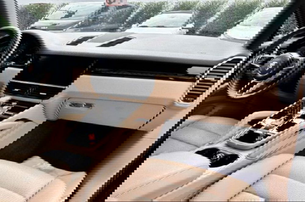 Porsche Cayenne usata a Latina (9)