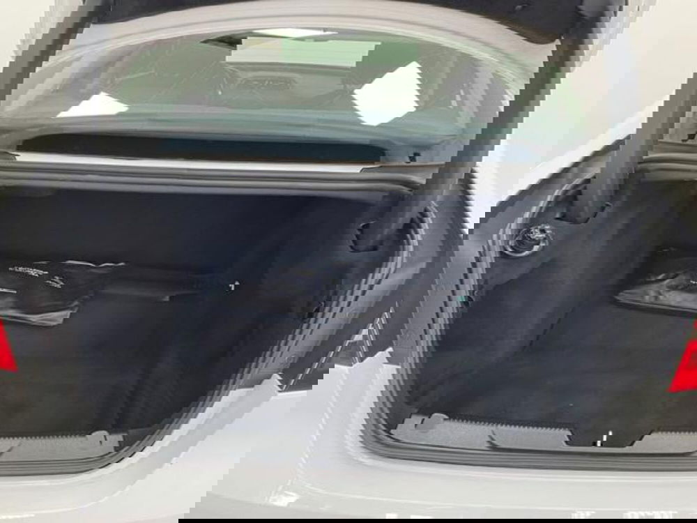 Jaguar XE usata a Como (17)