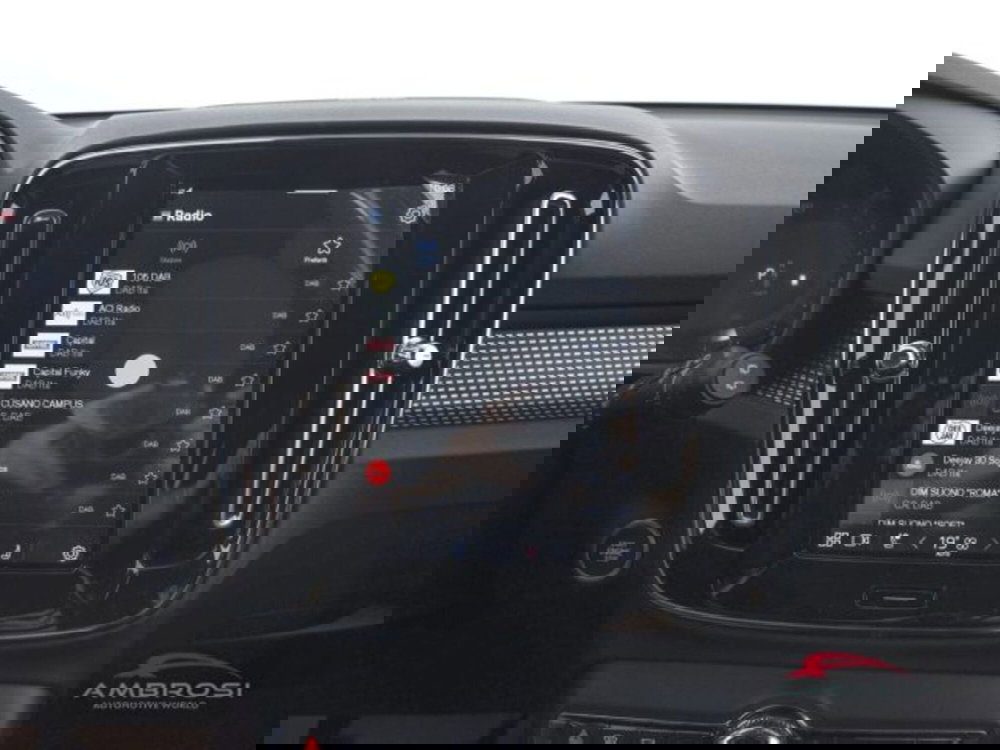 Volvo XC40 nuova a Perugia (13)