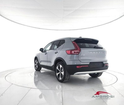 Volvo XC40 B3 automatico Core nuova a Corciano