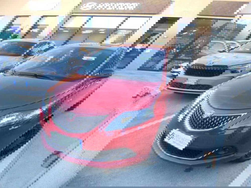 Lancia Ypsilon usata a Pisa