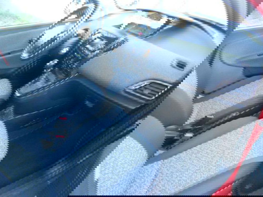 Lancia Ypsilon usata a Pisa (12)