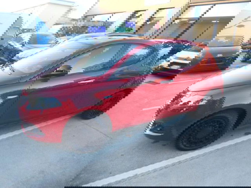 Lancia Ypsilon usata a Pisa (2)