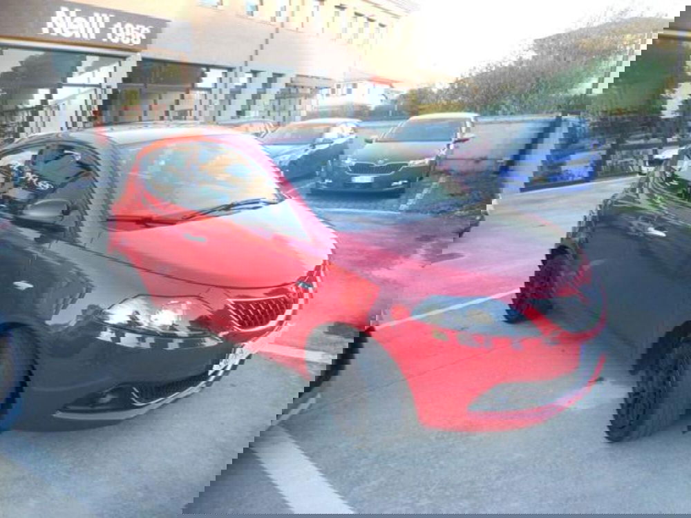Lancia Ypsilon usata a Pisa (4)