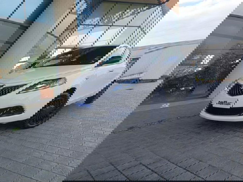 Lancia Ypsilon usata a Pisa