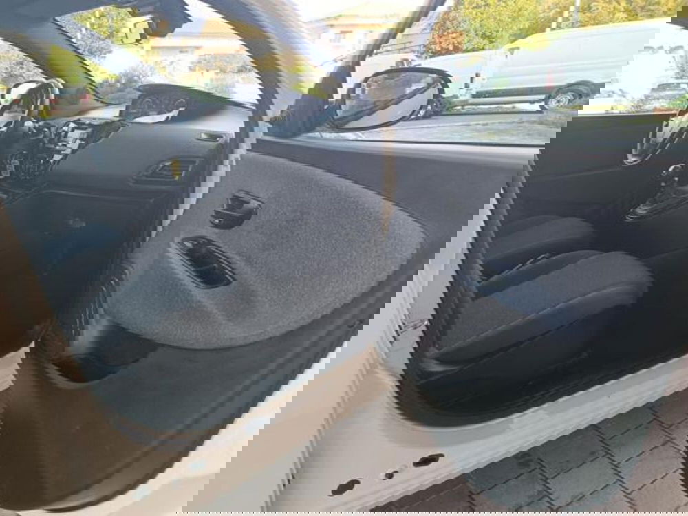 Lancia Ypsilon usata a Pisa (13)
