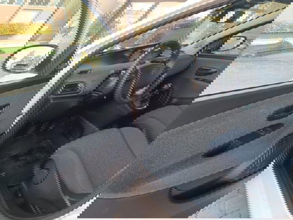 Lancia Ypsilon usata a Pisa (4)