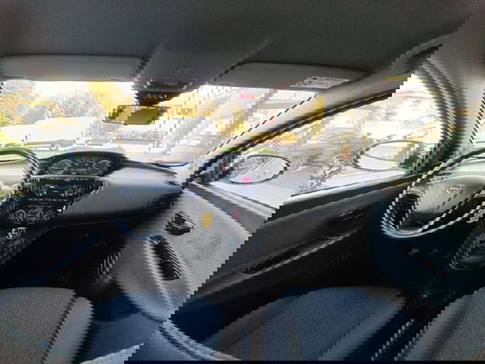 Lancia Ypsilon usata a Pisa (7)