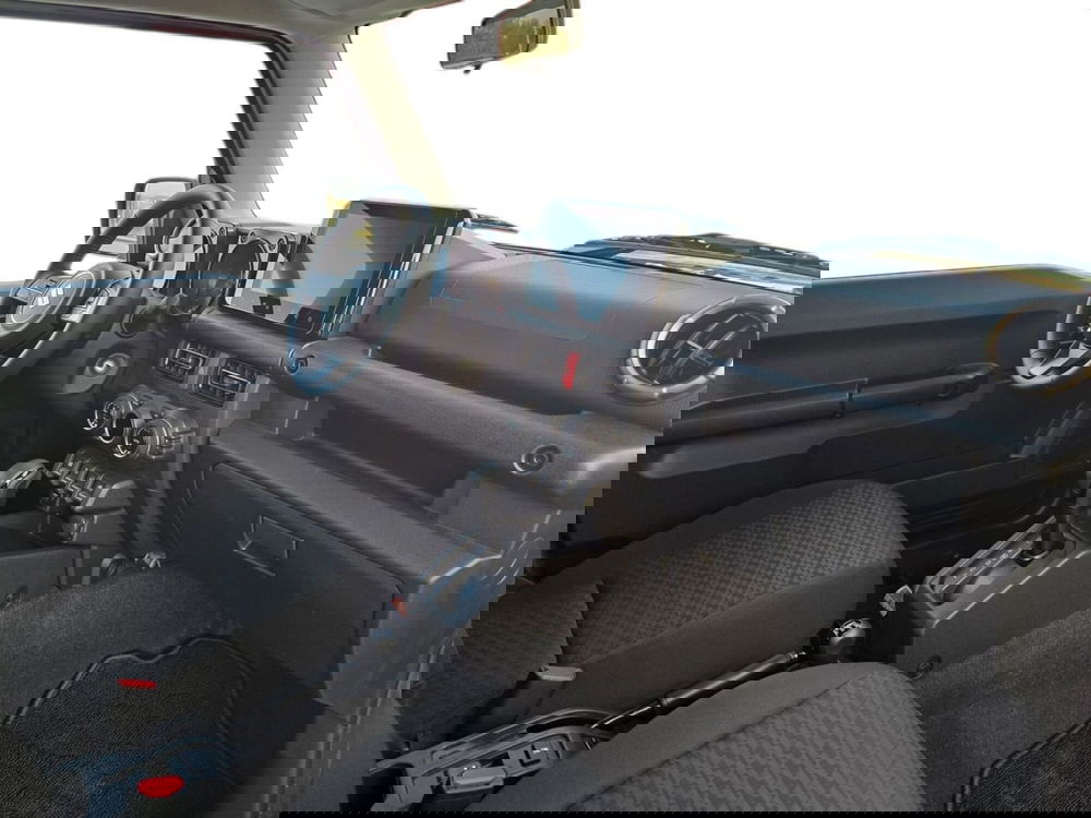 Suzuki Jimny nuova a Pistoia (11)