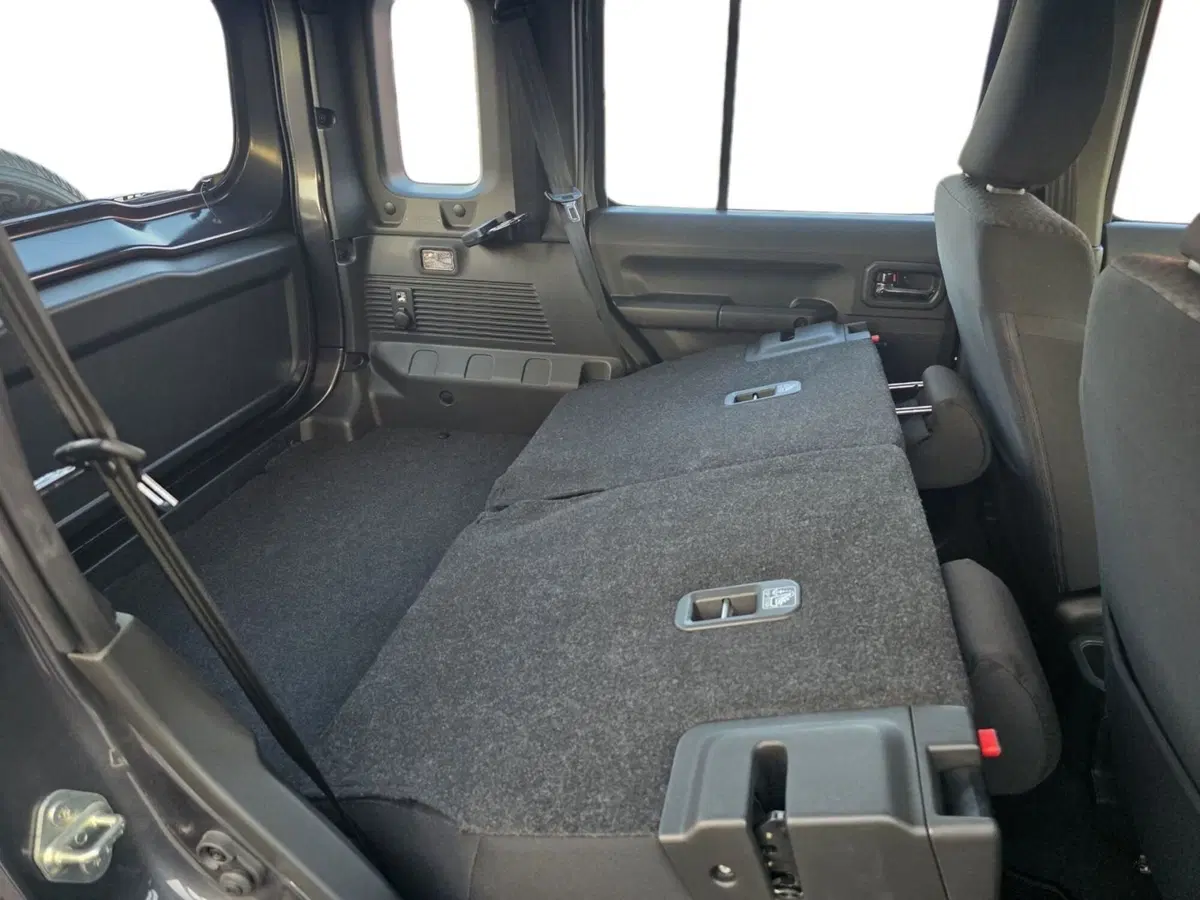 Suzuki Jimny nuova a Pistoia (13)